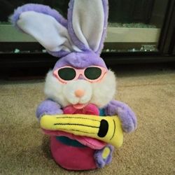 Singing Easter Bunny 