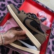 Travis Scott 1s