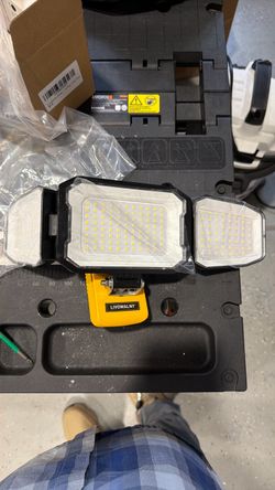 Dewalt Triple-Panel LED Work Light - No Battery Light Only
