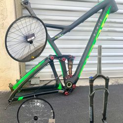 Niner XC 29” MTB Carbon Frame Wheels And Rockshox Fork
