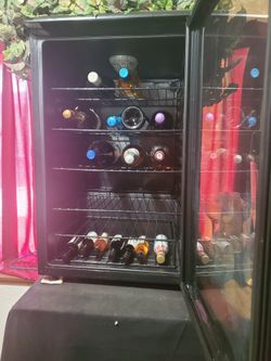 Sunbeam Wine Fridge 6 Shelves Good Condition