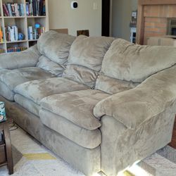 FREE - Awesome comfy couch