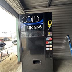 Cold Drinks Vending Machine w/ Credit Card Reader (Nayax)