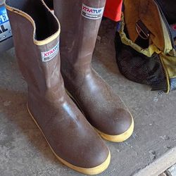 Brand New Fishing Boots Size 9 Brand Xtratuf Moving 