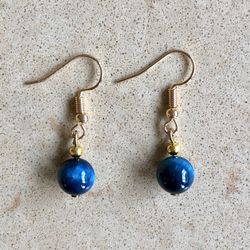 🔵 Beautiful, turquoise blue tigers eye gemstone beaded earrings with gold tone metal