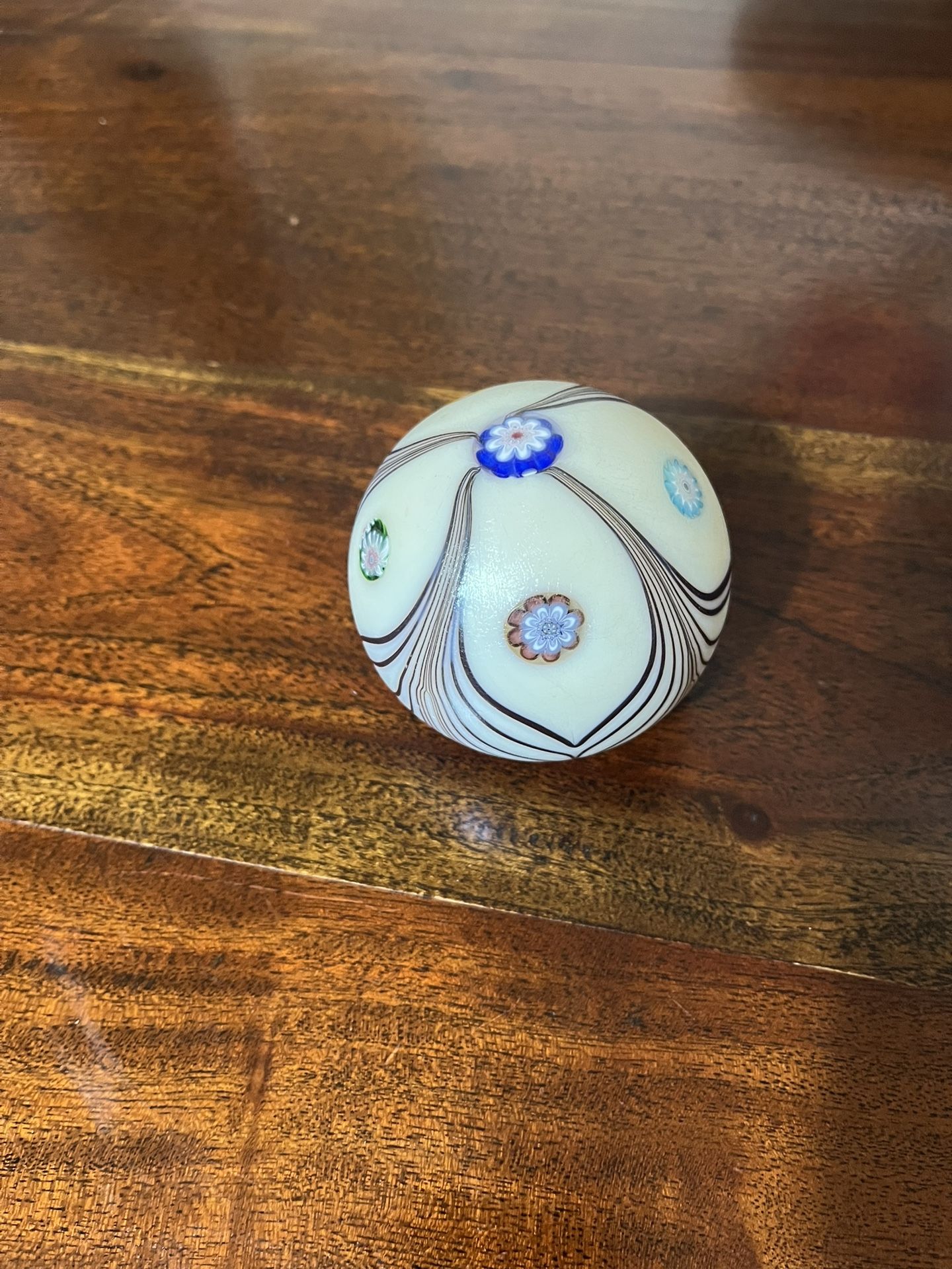 This is a vintage Murano Ferro & Lazzarini uranium cased glass egg paperweight.