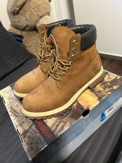 Timberland Suede Boots (Size 10.5)