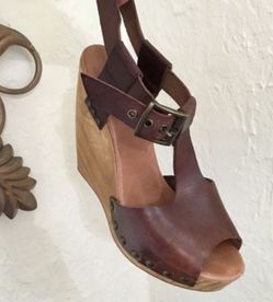 💛Perfect Dark brown Leather Bertie Brand wooden wedge Sandals, women's size 8 💛