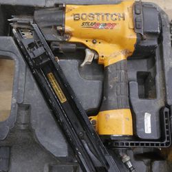 BOSTITCH ANGLE NAIL GUN MCN150 PRE OWNED WITH CASE 878219-2