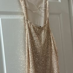 Q Sequin gold mini dress ✨
