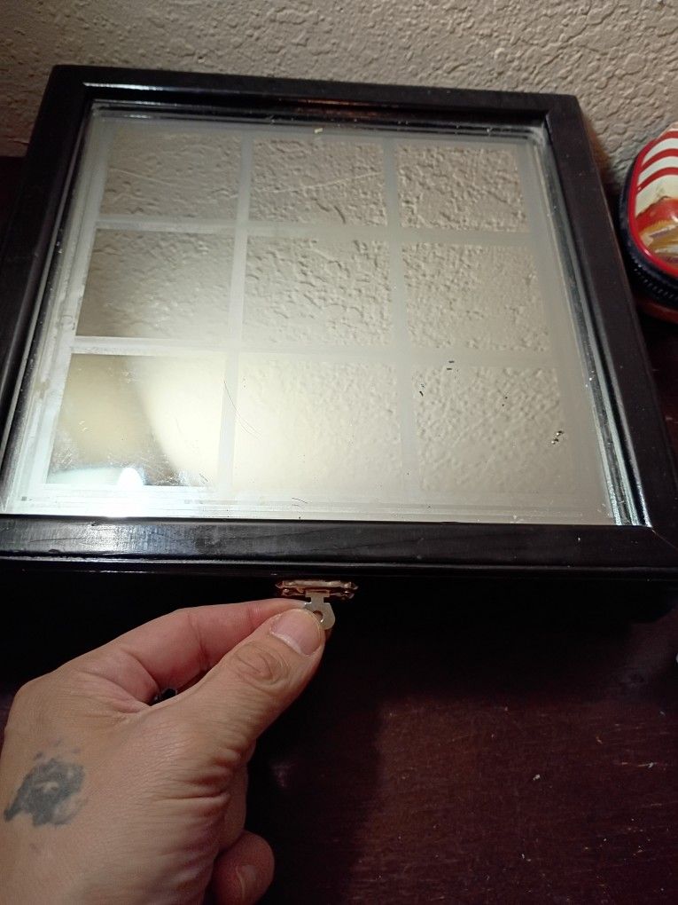 Glass Box Tic Tac Toe Set