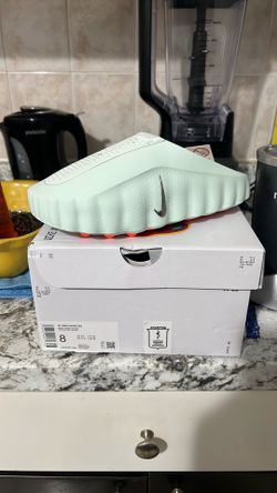 Woman’s Nike mind “Barely green”🔥🔥