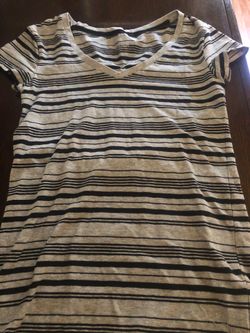 Women’s Extra Small V-Neck