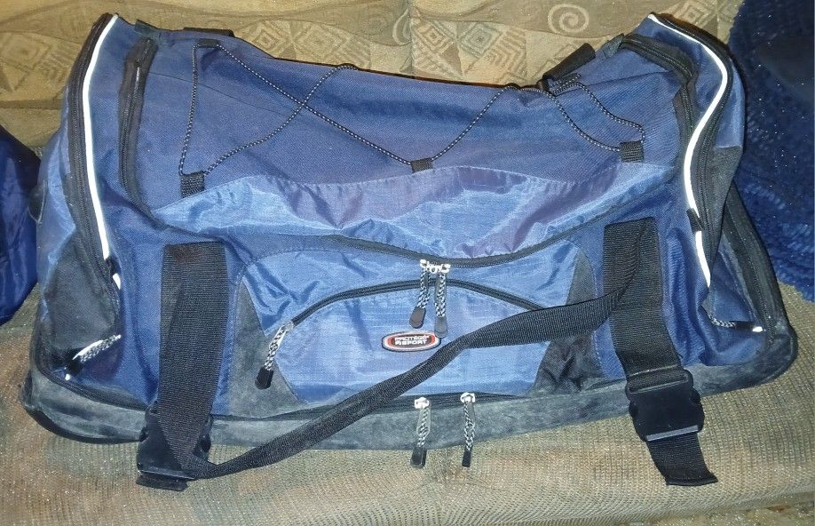 REDUCED Rolling Duffle Bag With Bottom Outside Storage