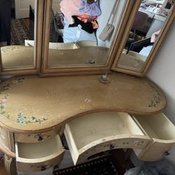Fortunoff Vanity Table 
