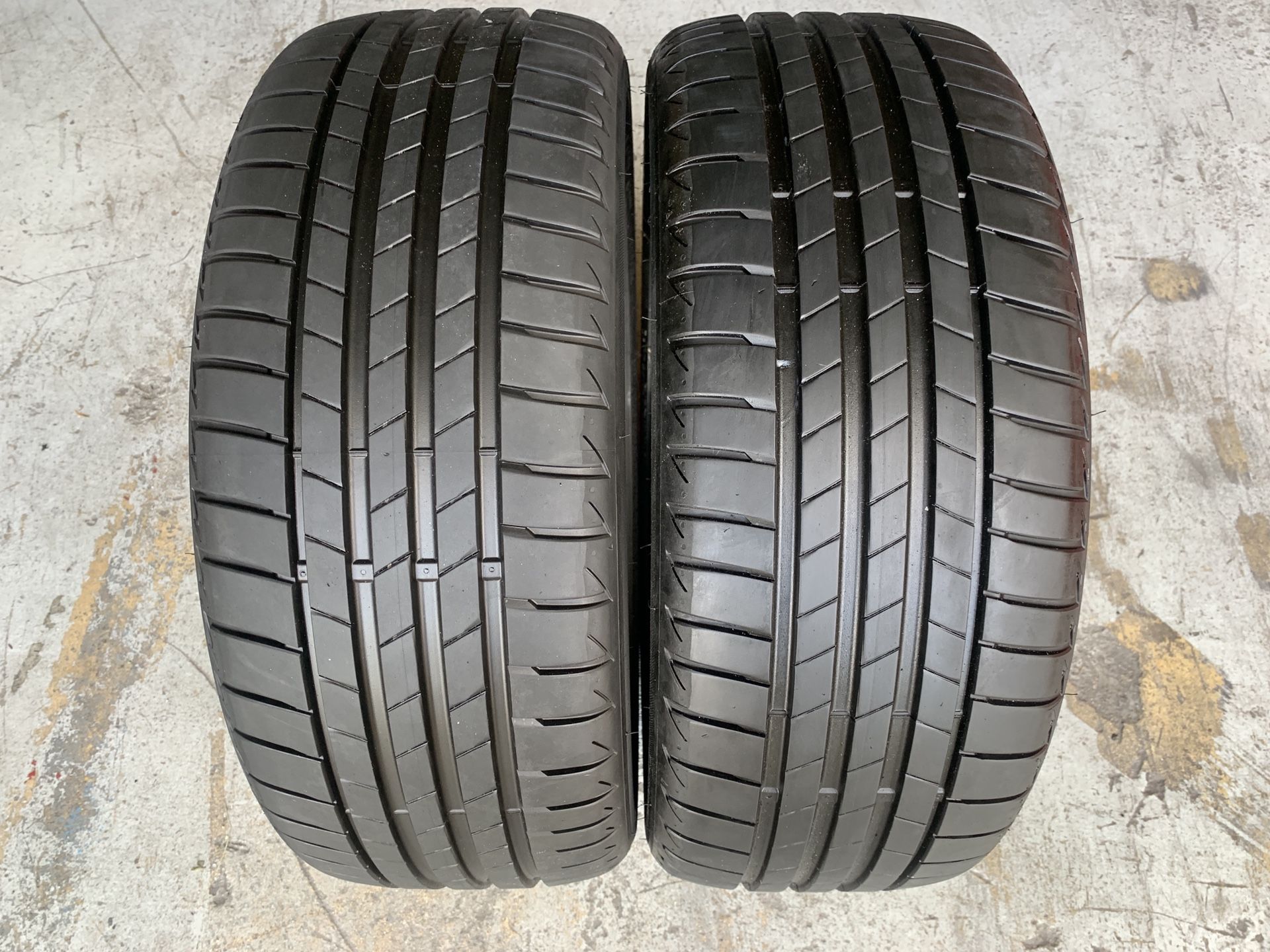 For sale two 225/40/19 Bridgestone Turanza T005 like new with 100% left remaining dot 2019 bmw,Mercedes