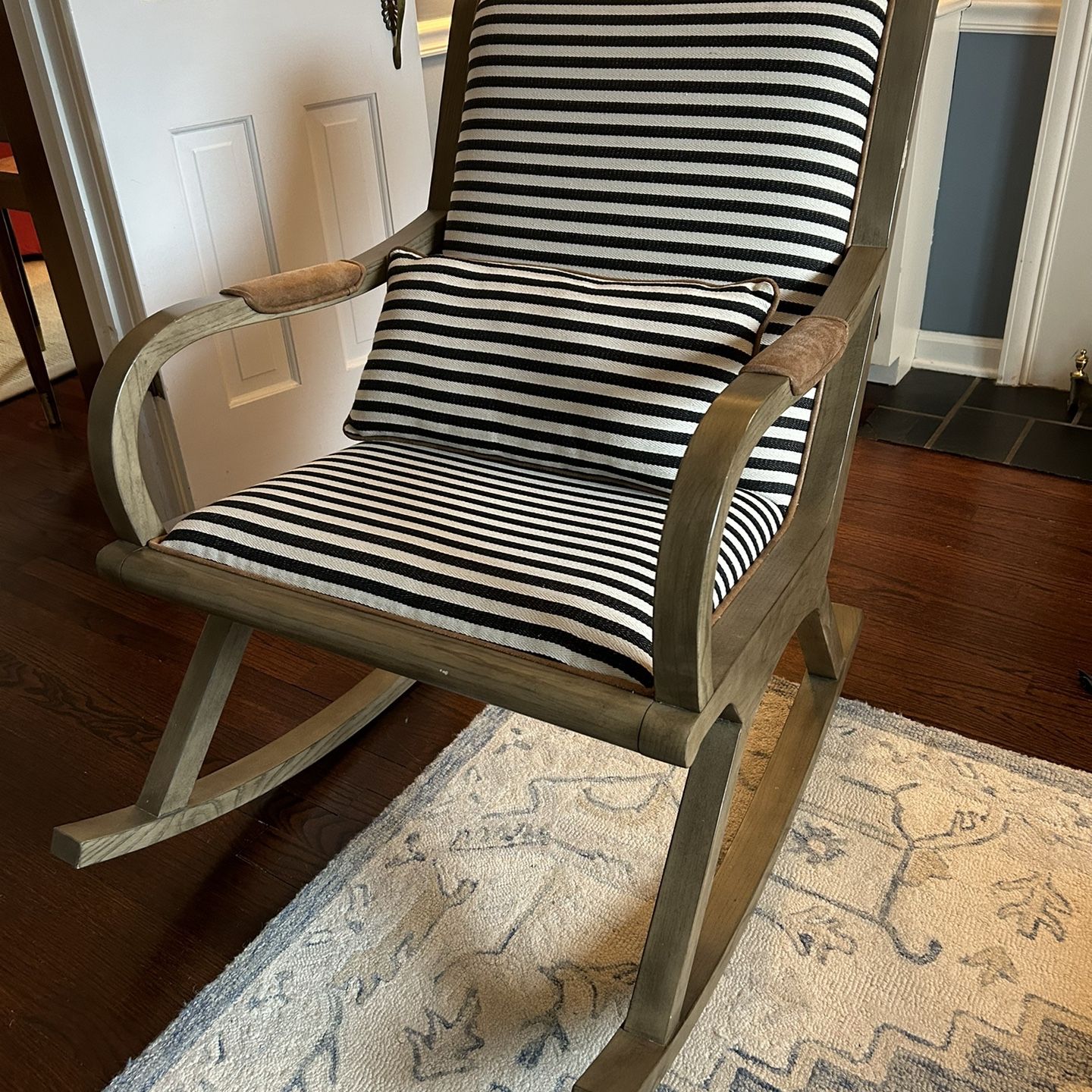 Crate And Barrel Bakersfield Rocking Chair for Sale in Glenview IL OfferUp