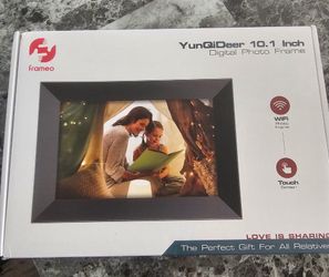 Frameo Brand New in box  Digital frame