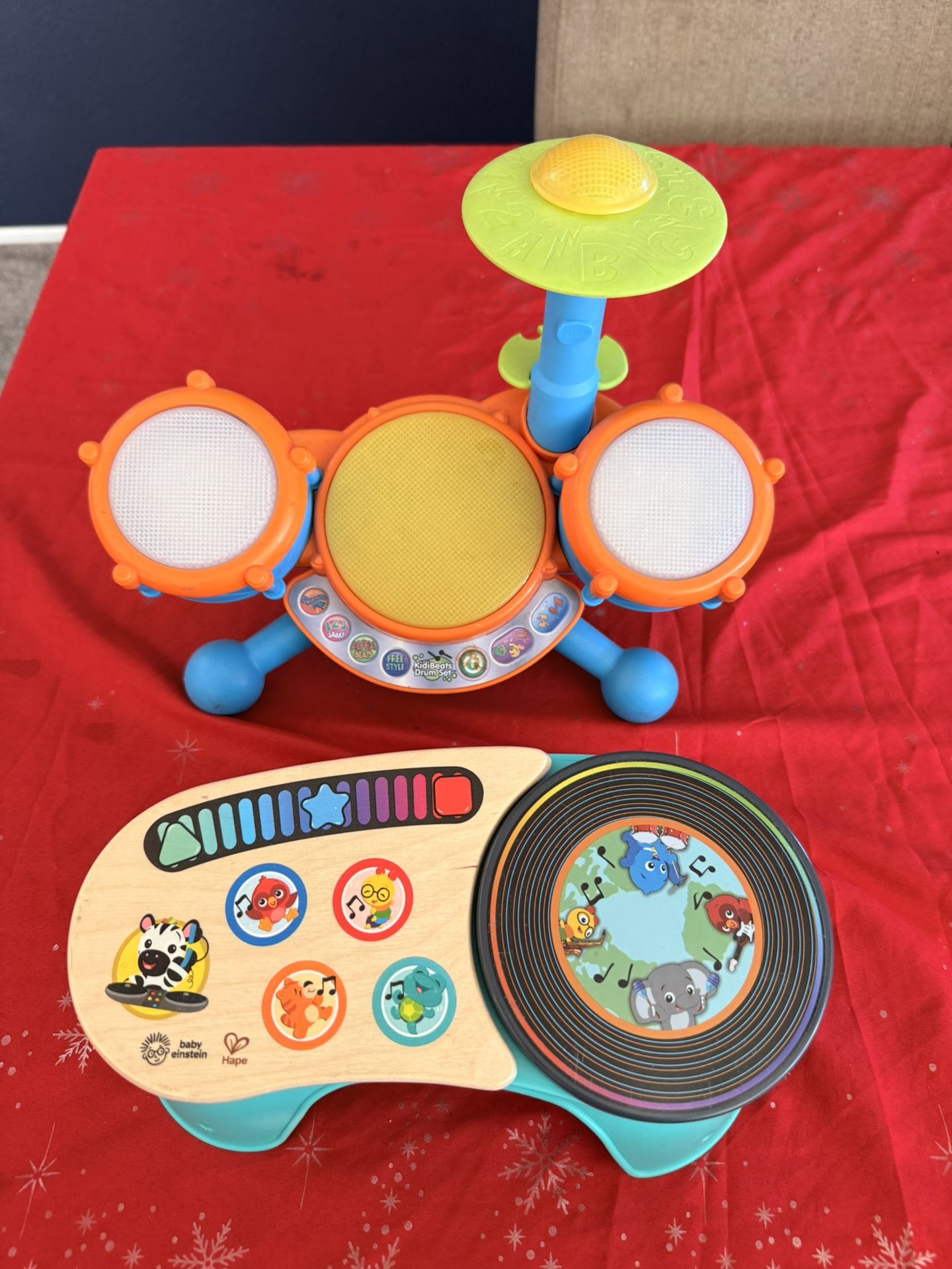 TOY HAUL - (batteries included)