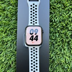 Apple Watch Series 7 45mm GPS Nike Version for Sale in Moreno