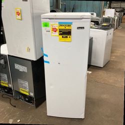 Magic chef standup freezer HMUF6WE