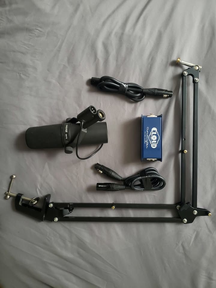 Shure SM7B Professional Studio Microphone + Accessories