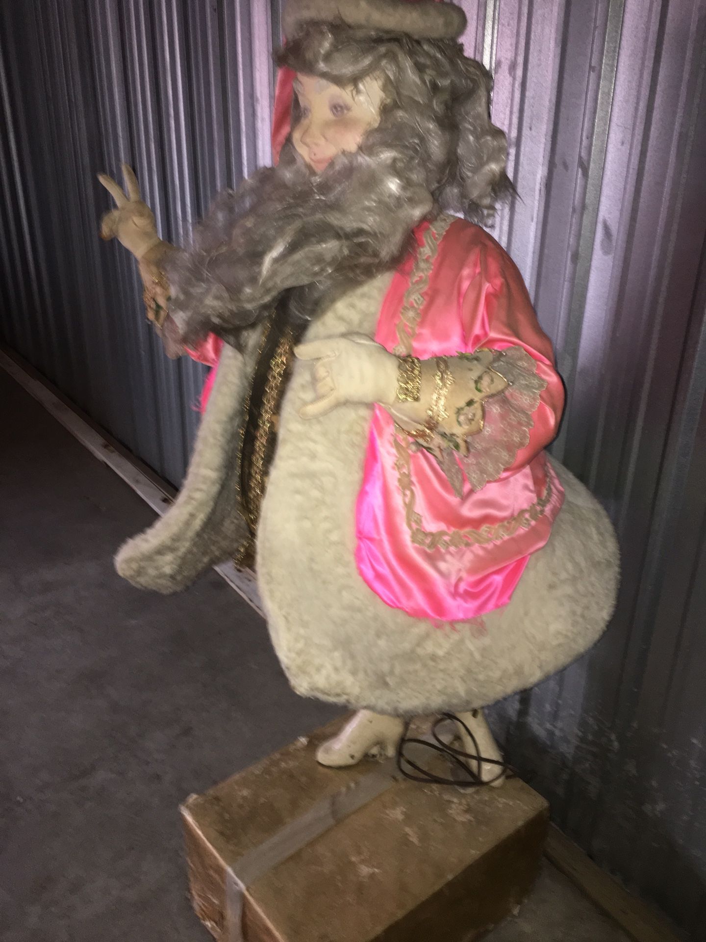 5 foot tall robotic Santa Claus. 1950s rare antique