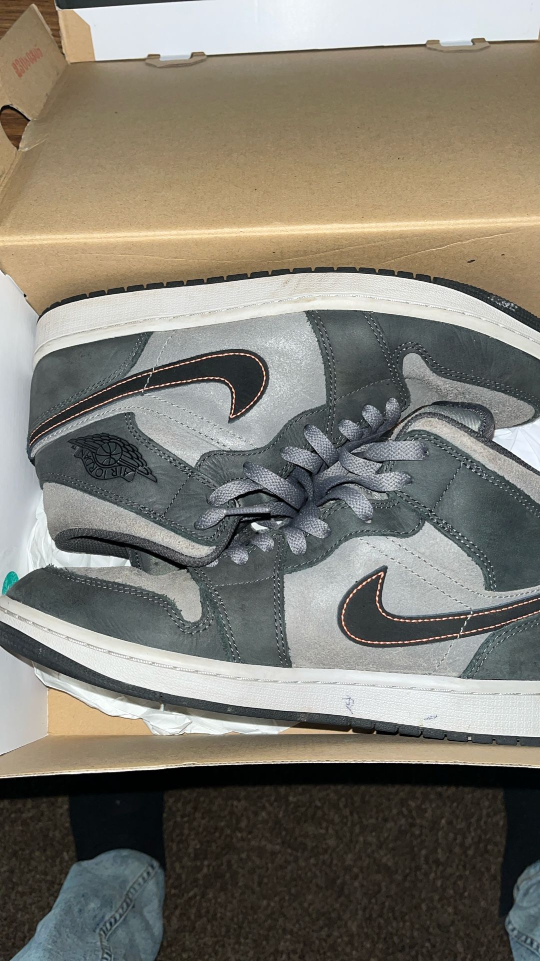 Air Jordan 1 Mid SE