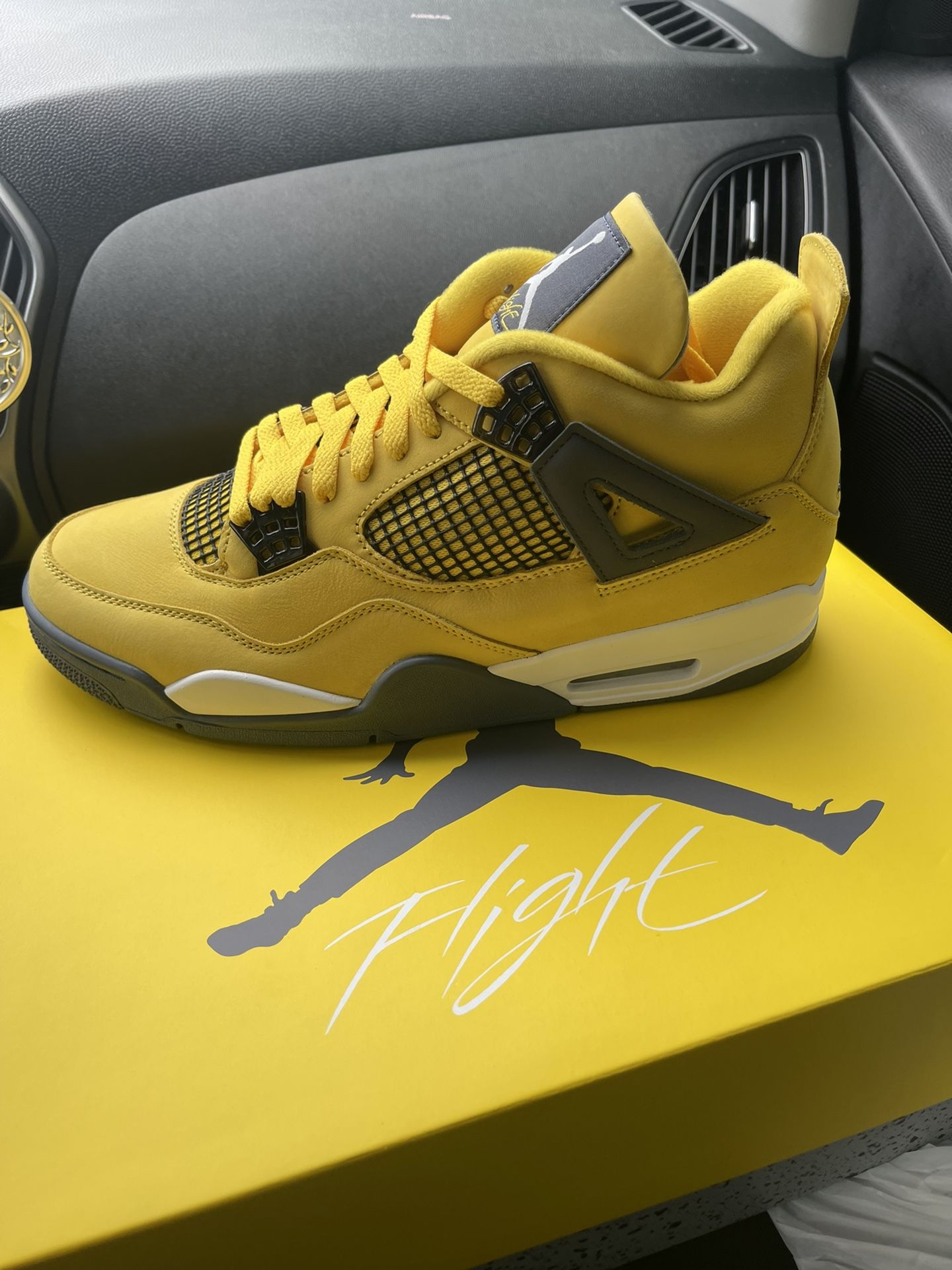 Jordan 4 Retro Lightning Sz 11.5