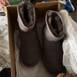 Brand New Uggs Size 5