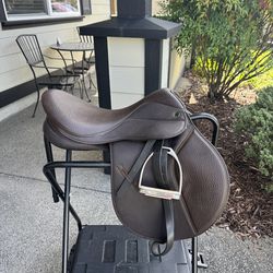 Dover Saddlery English saddle   17” seat   Includes stirrups and leathers