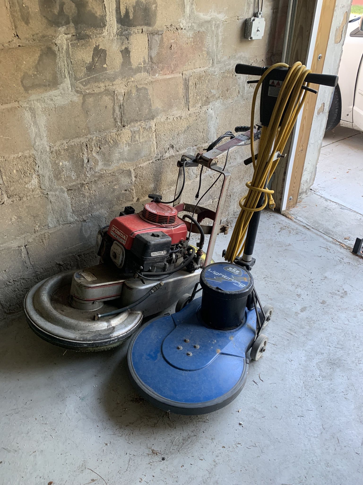 Scrubbers Buffers Carpet Machines