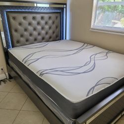 NEW QUEEN-SIZE MATTRESS AND BOX SPRING 🆕️