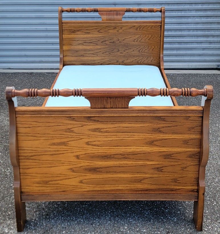 (FREE DELIVERY) Vintage Twin Size Tiger Oak Sleigh Bed