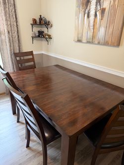 Kitchen dining room table and 6 matching chairs