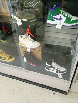 Shoes HMU!!