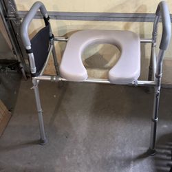 NEW Raised Toilet Seat With Handles