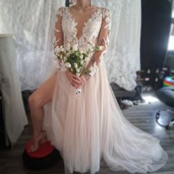 Elegant Lace Wedding Gown