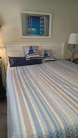 White Beach bed and white vanity. Pillow top mattress. Great set!! Queen