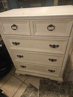 Chest of drawers  (4)
