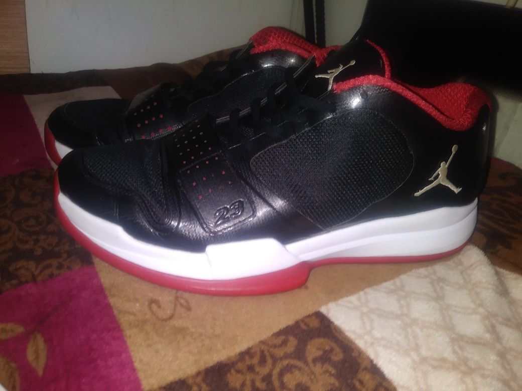 JORDAN BCT low black white varsity red
