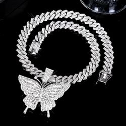 Women's Blingy Butterfly Pendant Chain