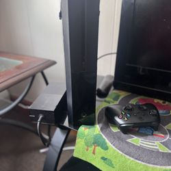 Xbox One Matte 1TB 160 dollars