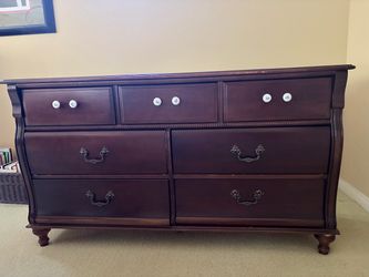 Stanley Furniture 7-Drawer Dresser – High-Quality Traditional Wood Furniture