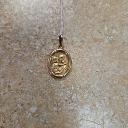 14k Yellow Gold Mother And Child Pendant 