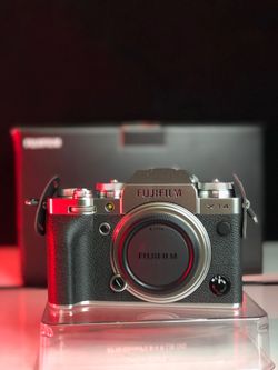 FUJIFILM X-T4 Mirrorless Camera Black (Body only)