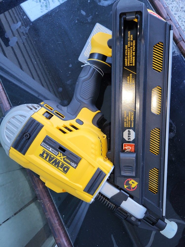 Brand New 20v BRUSHLESS DEWANT 30° FRAMING NAILER