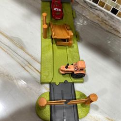 Disney Pixar Cars Escape & Stunt Race Playset