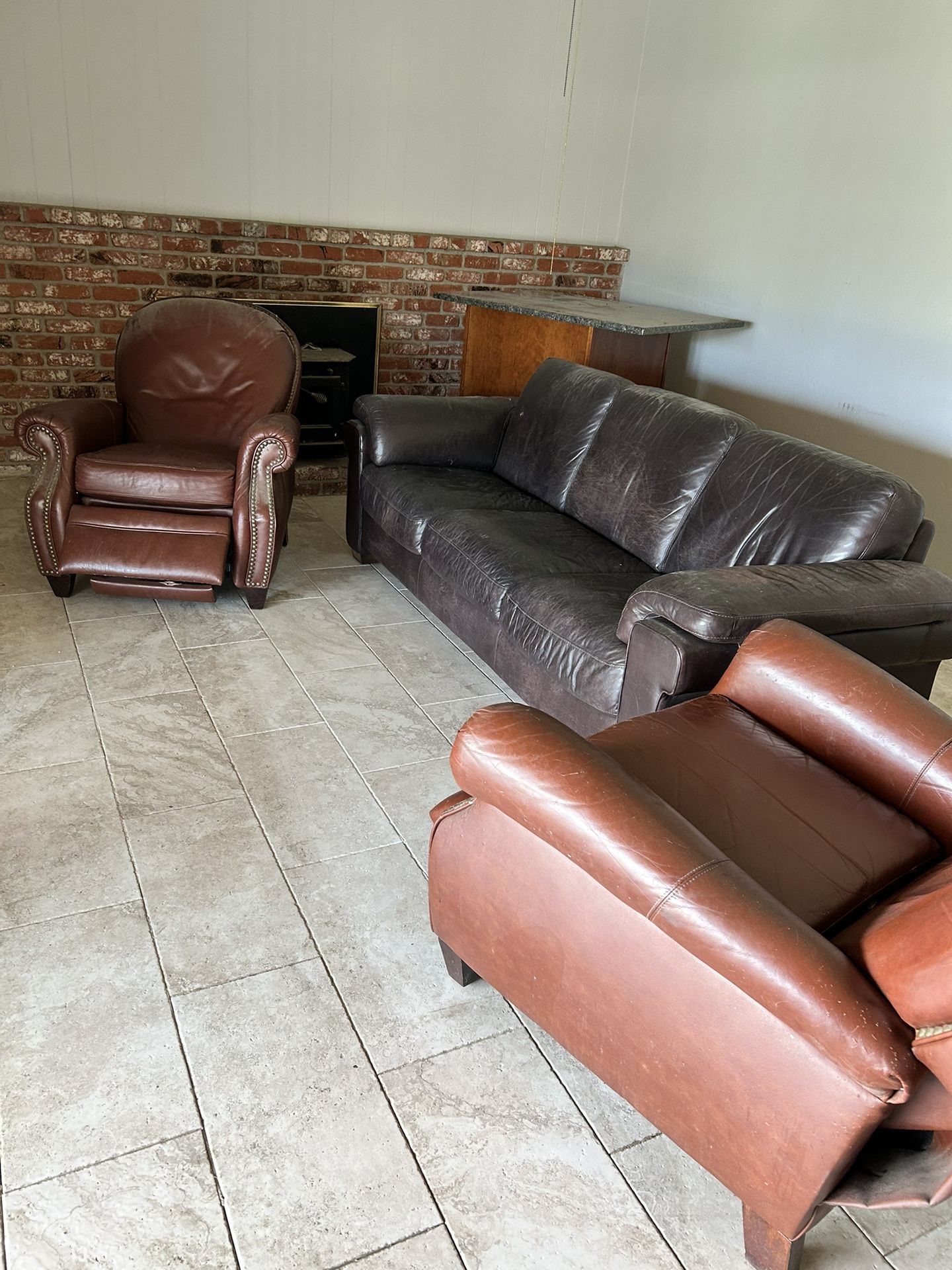 Leather Couch And Extra Large Leather Recliners $75 For All 3 SUPER COMFORTABLE
