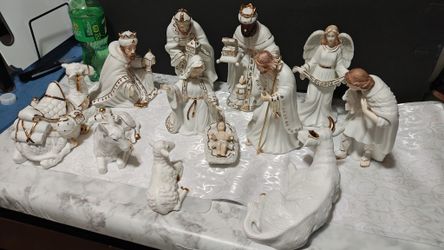 Beautiful Nativity Scene White and Gold,  12  Pieces Ceramic